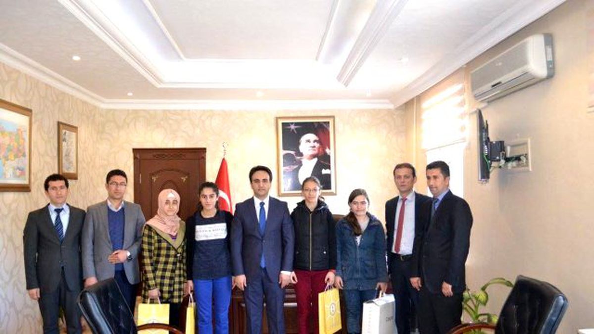 TEOG Şampiyonlarına Dizüstü Bilgisayar Hediye Edildi