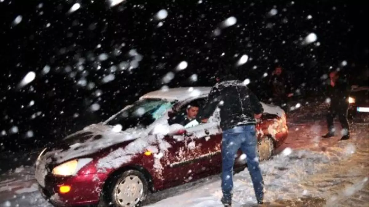 Tokat-Sivas Karayolu Ulaşıma Kapandı, Kartalspor Kafilesi Zor Anlar Yaşadı