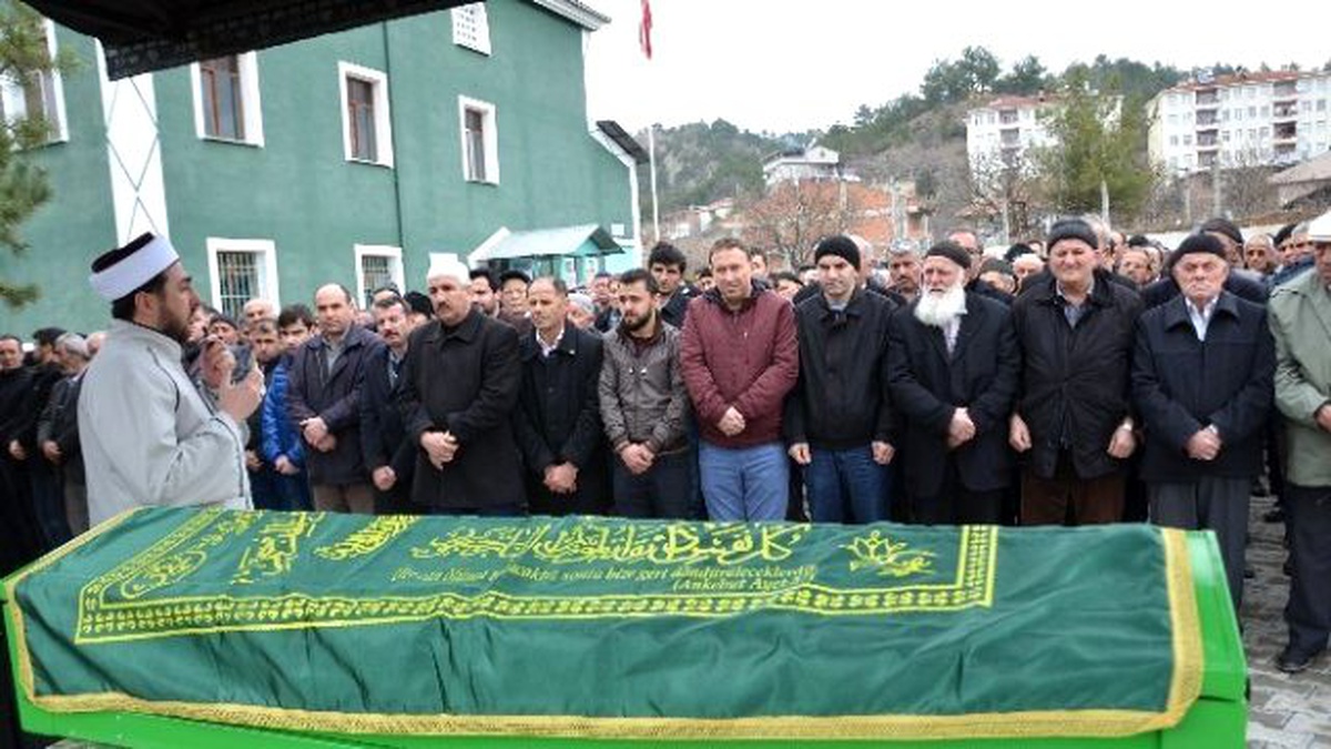 Trafik Kazasında Ölen Esnaf Sanatkârlar Odası Yönetim Kurulu Üyesi Şükrü Şenol Toprağa Verildi