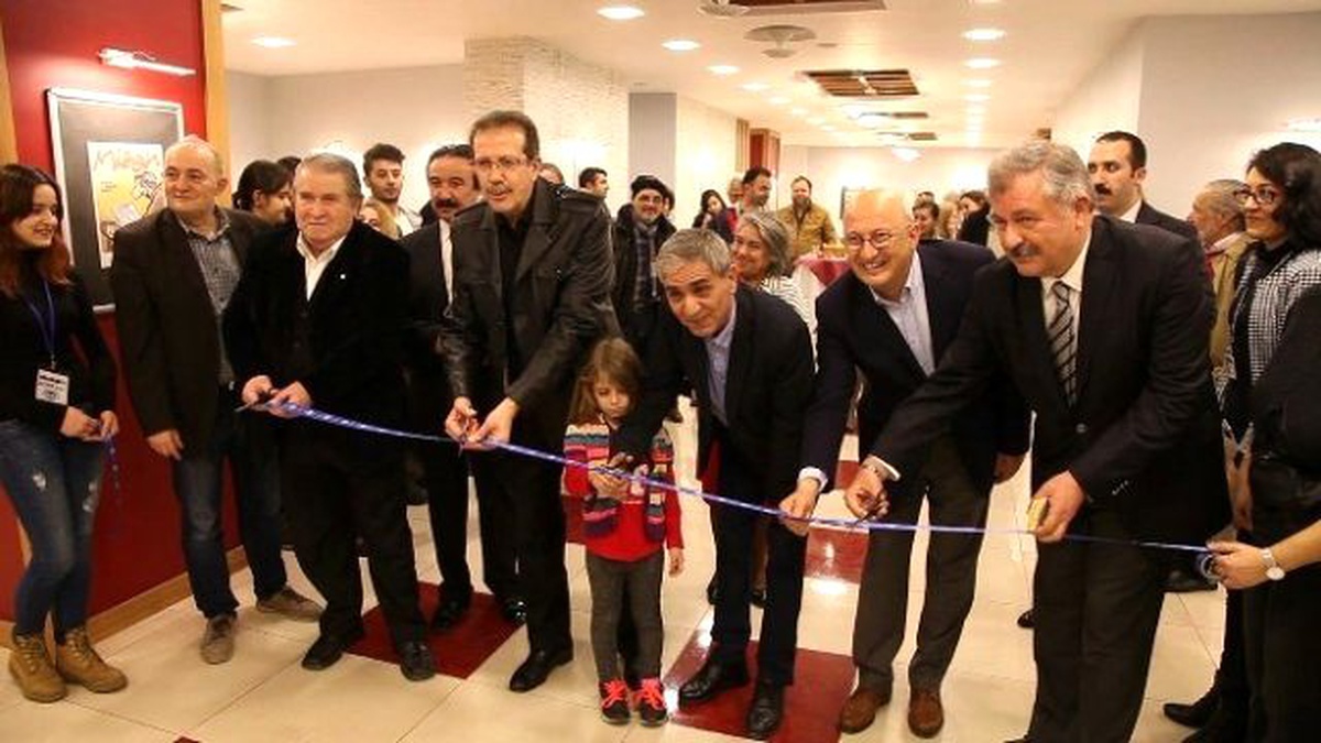 Aziz Yavuzdoğan\'ın Karikatür Sergisi