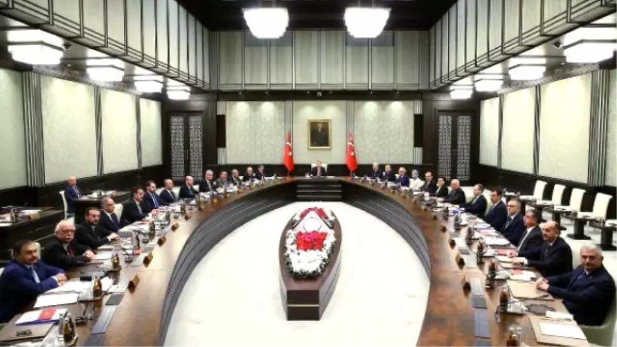 Bakanlar Kurulu Toplantısı Cumhurbaşkanlığı Sarayı\'nda Başladı
