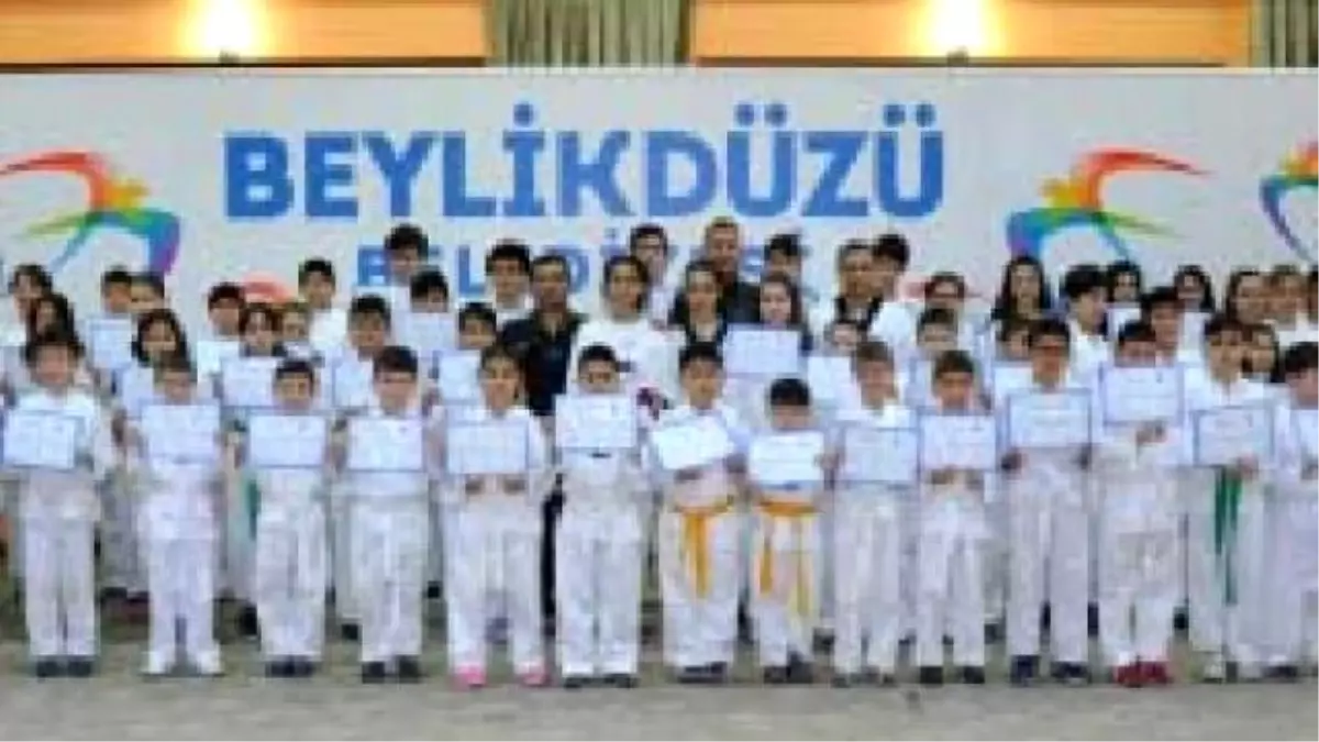 Beylikdüzülü Taekwondoculara Kuşak ve Sertifika Töreni Yapıldı