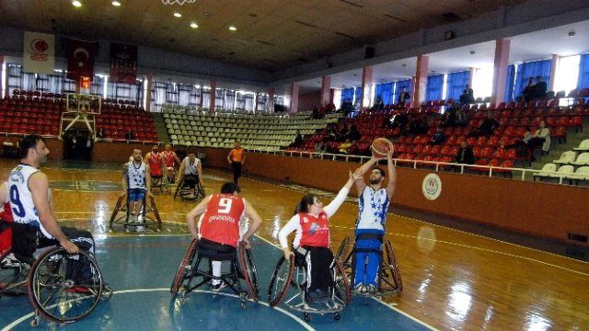 Büyükşehir İkinci Yarıya Galibiyetle Başladı 70 - 54
