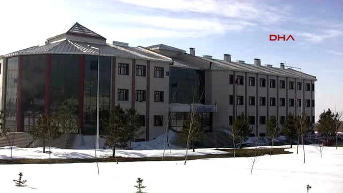 Erzurum-Atatürk Üniversitesi Eczacılık Fakültesi\'ne \'Tam Akreditasyon\' Belgesi
