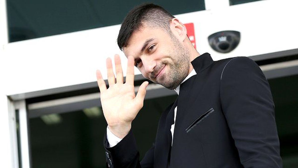 Galatasaray, Burak Yılmaz'ın Beijing Guoan'a Transfer Olduğunu Açıkladı