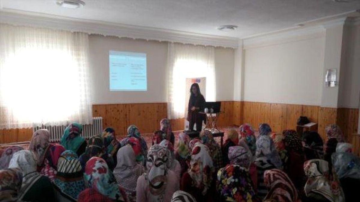 Kadın Danışma Merkezi Eğitim Seminerlerini Sürdürüyor