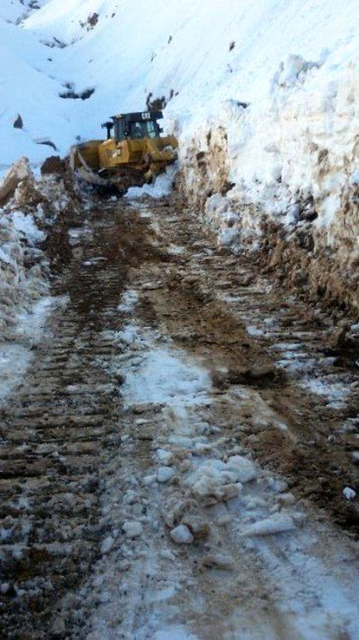 Kar Nedeni ile Kapanan Yollar Ulaşıma Açıldı