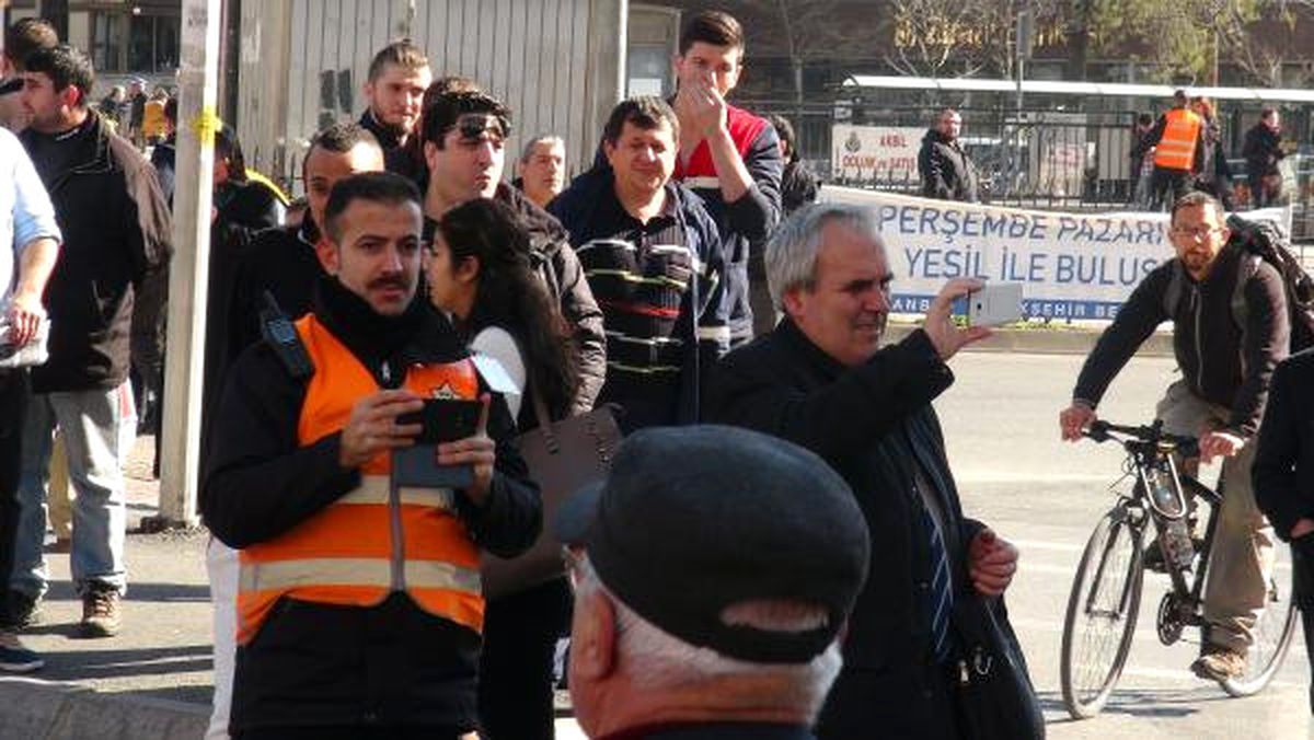 Karaköy\'de Şüpheli Paket Tünelde Seferleri Durdurdu