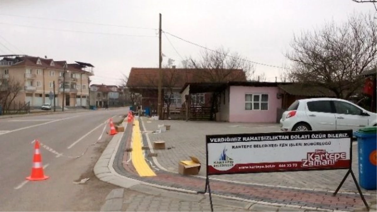 Kartepe\'nin Yeni Kaldırımlarında Engelliler Unutulmadı