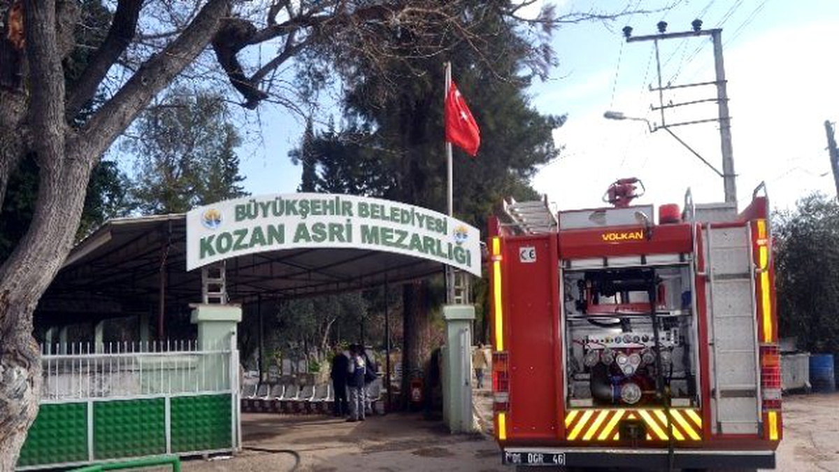 Mezarlıktaki Yönetim Binasında Çıkan Yangın Korkuttu