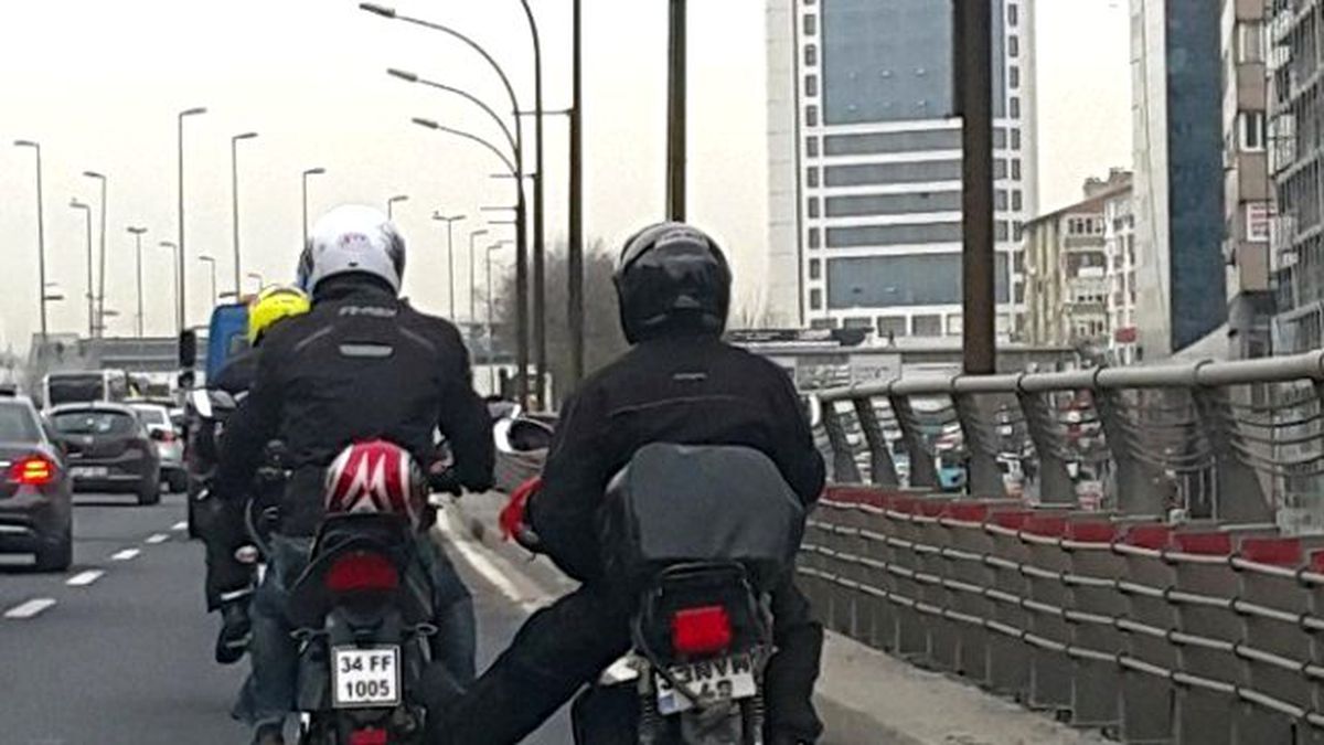 İstanbul'un Göbeğinde Tehlikeli Yolculuk! Bu Kadarına Da Pes