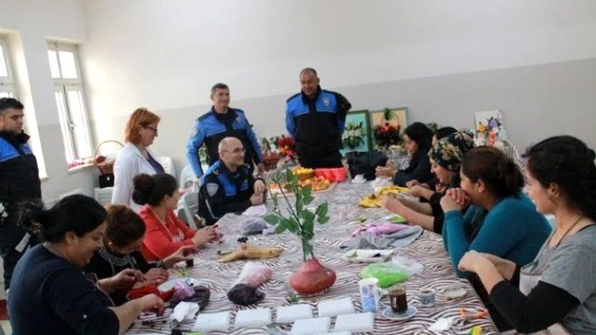 Polisler Zeytinköylü Ev Hamınları ile Bowling Oynadı