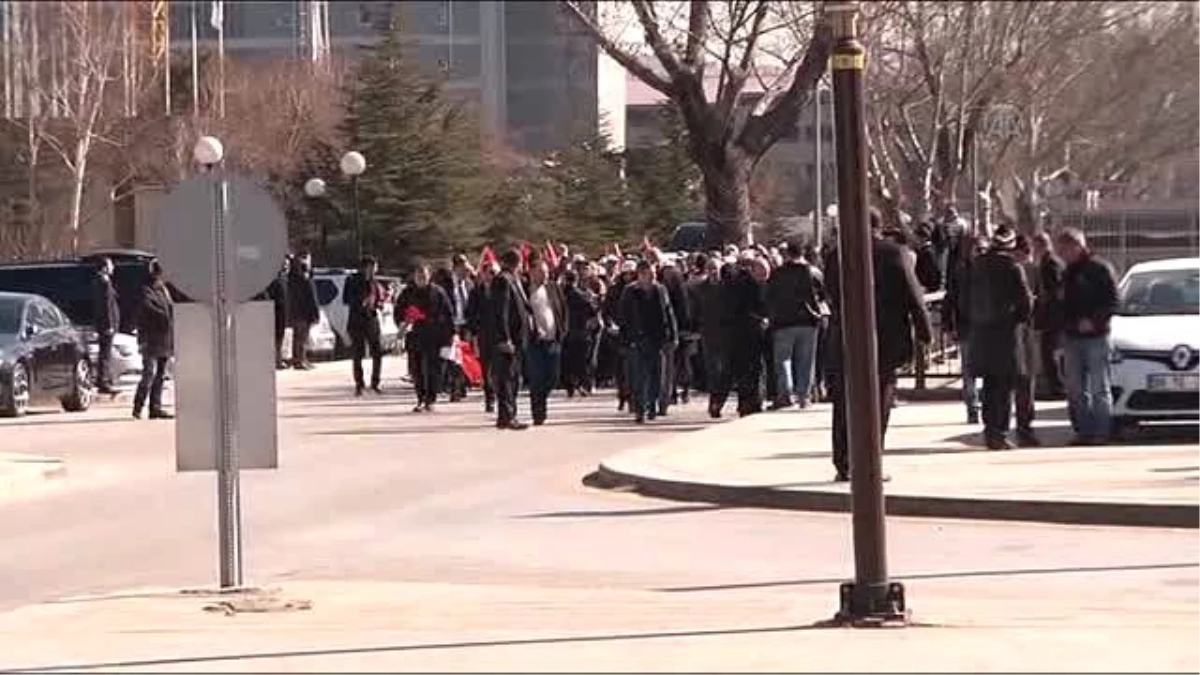 Stk Temsilcileri Terör Saldırısının Meydana Geldiği Alana Karanfil Bıraktı