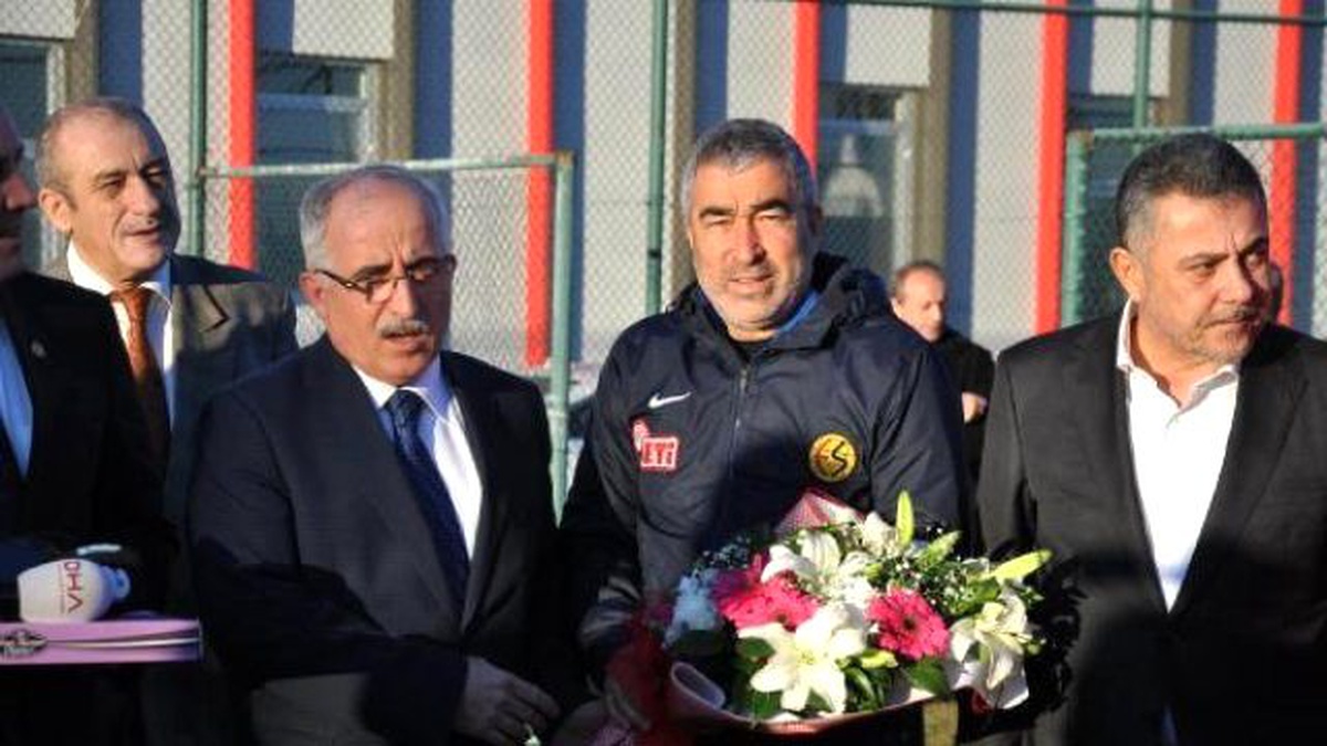 Vali Tuna\'dan Eskişehirspor\'a Moral Ziyareti