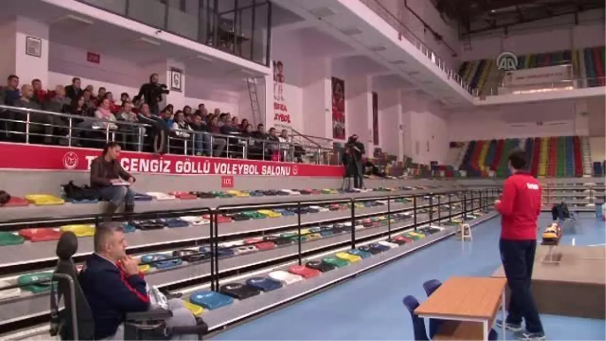 Voleybol Altyapı Antrenörlerine Seminer