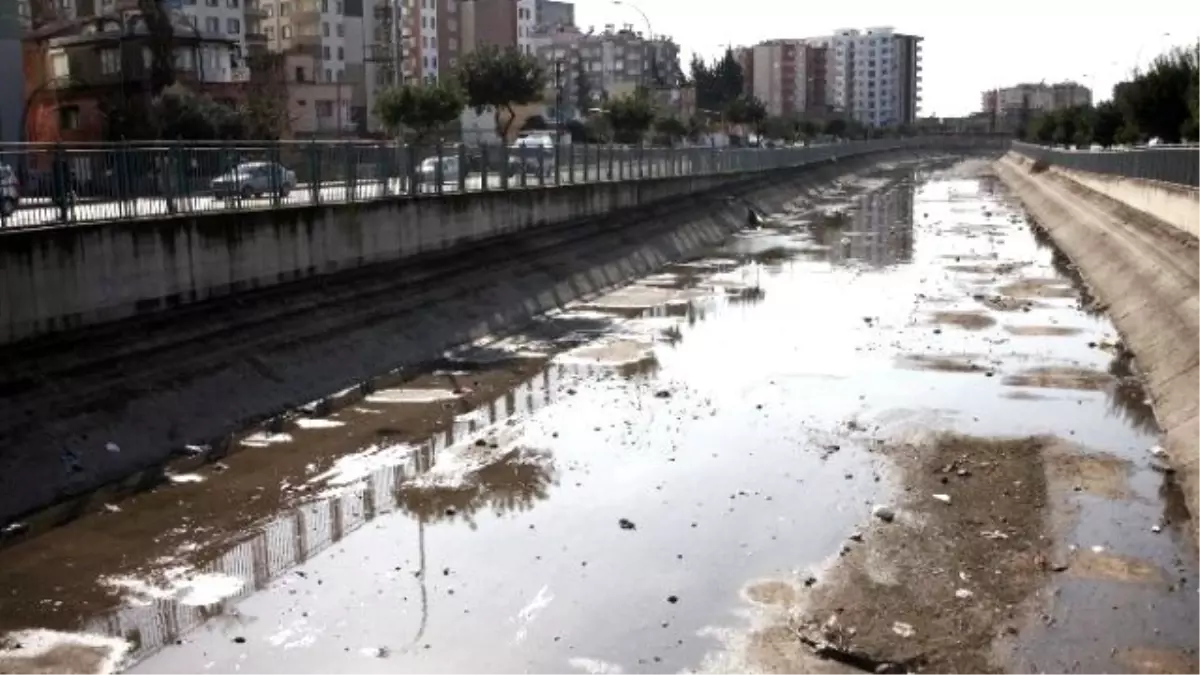 Yazın Sulama Kanalı Kışın Çöplük