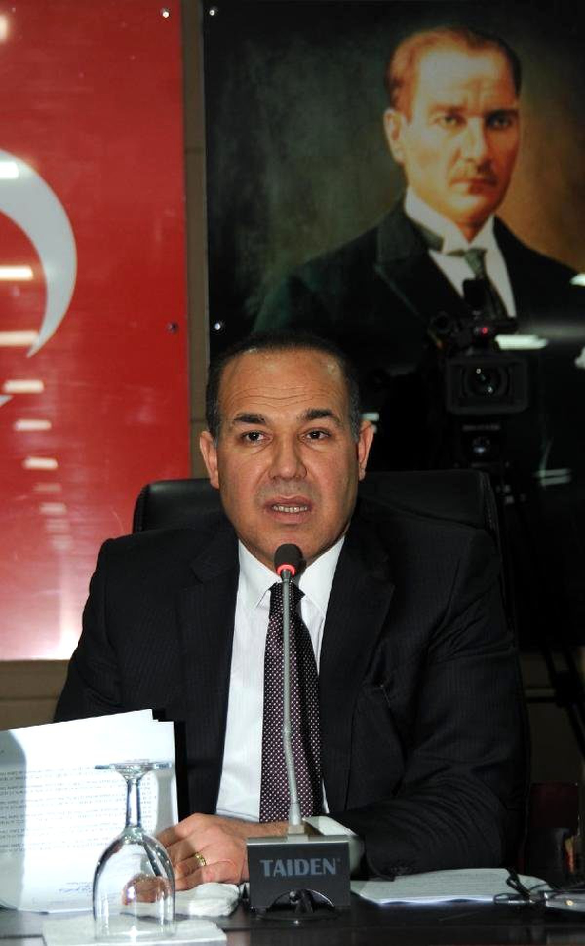 Adana Büyükşehir Belediye Başkanı Sözlü\'ye Yurtdışına Çıkış Yasağı
