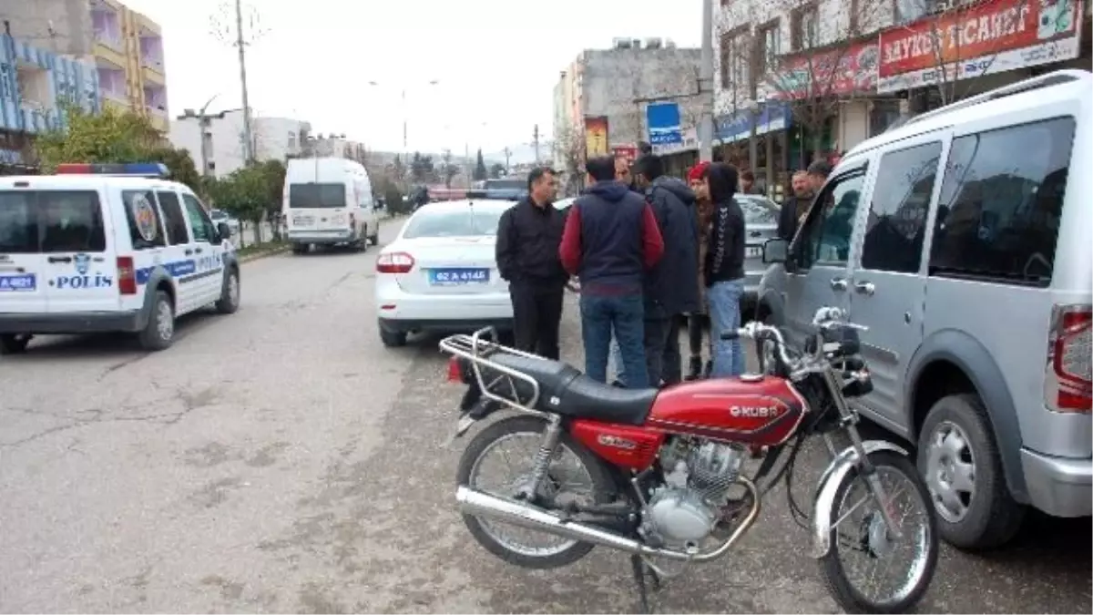 Adıyaman\'da Motosiklet Yayaya Çarptı