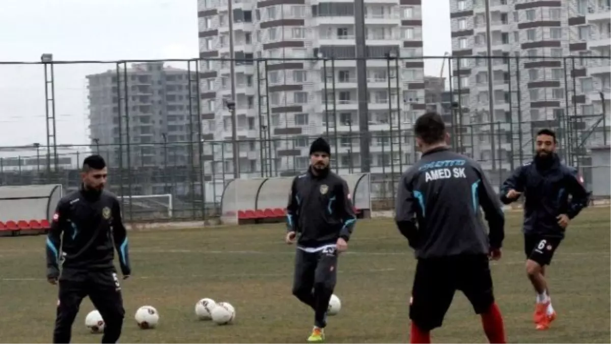 Amed Sfk\'da Tarsus İdman Yurdu Mesaisi Başladı