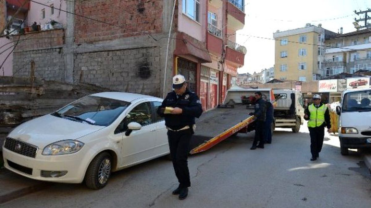 Bafra\'da Kaldırıma Park Eden Araçlara Ceza