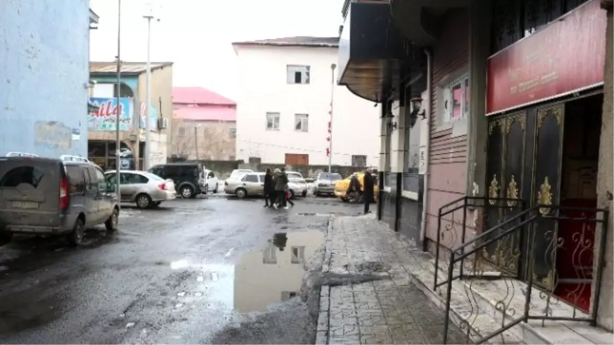 Başına Buz Sarkıtı Düşen Öğretmen Yoğun Bakımda