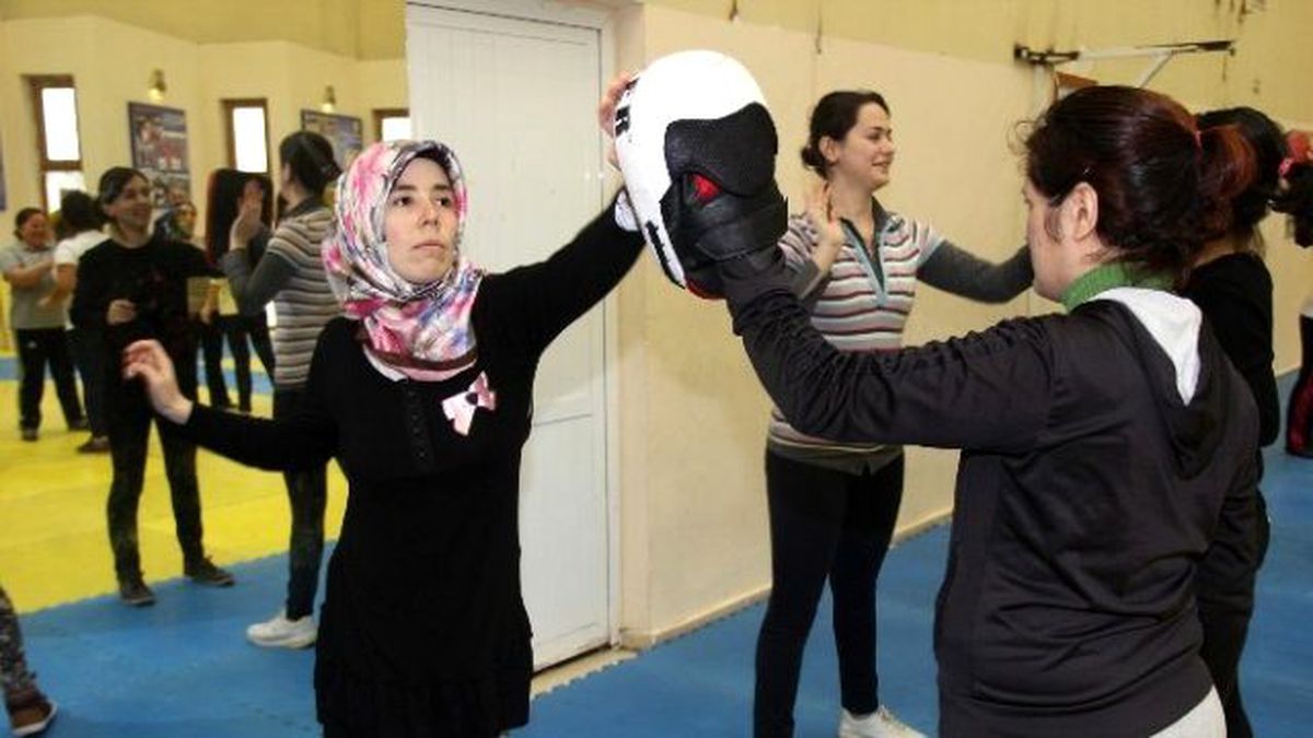 Buca Belediyesinden Kadınlara Kick Boks Kursu