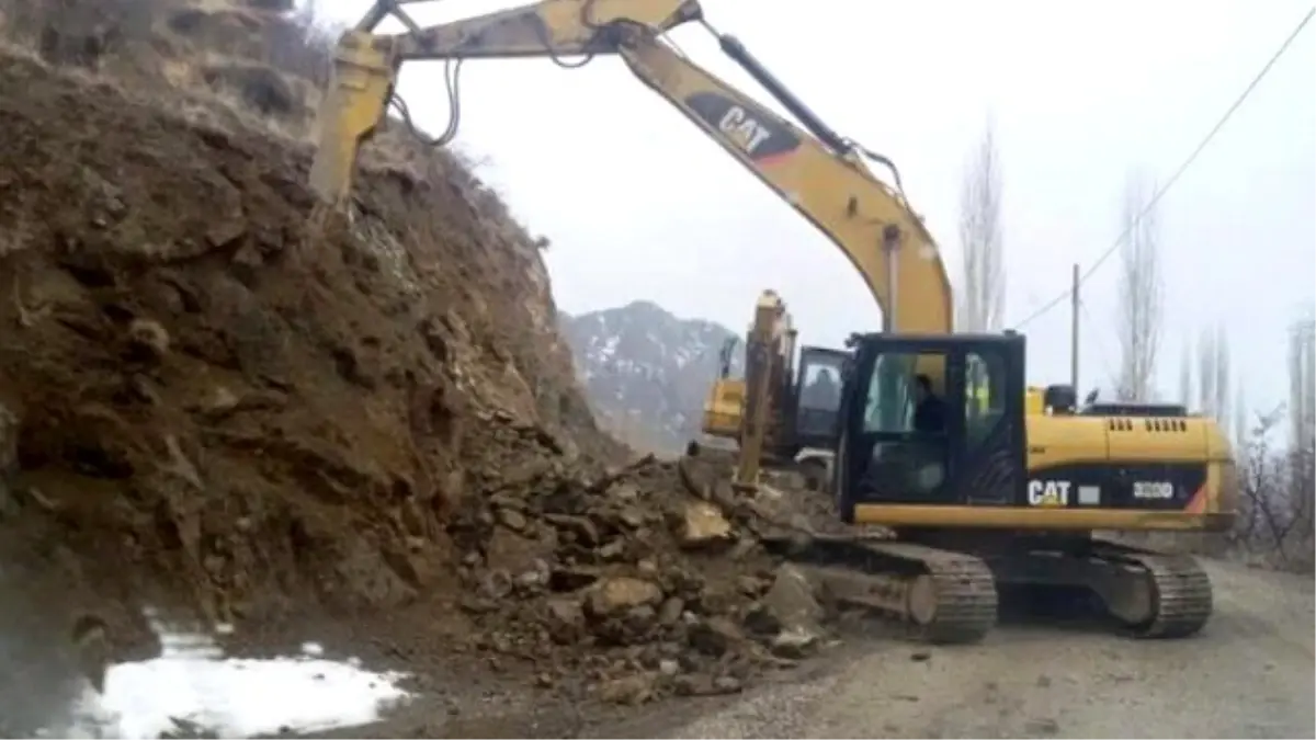 Büyükşehir, Kırsalda Yol Genişletme Çalışması Yapıyor