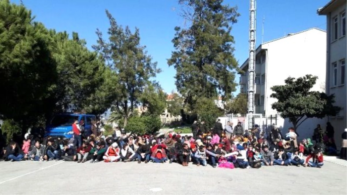 İzmir\'de 592 Sığınmacı Yakalandı, 17 Organizatör Gözaltında
