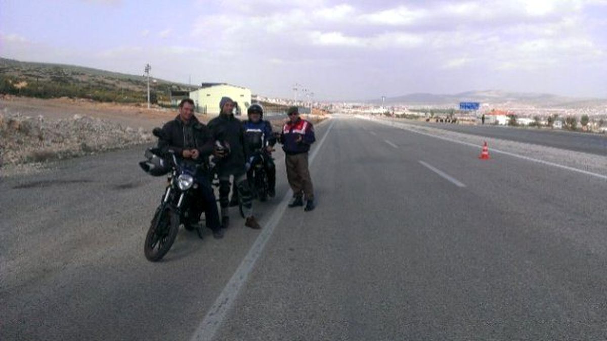 Jandarma\'dan Motosiklet Sürücülerine Kask