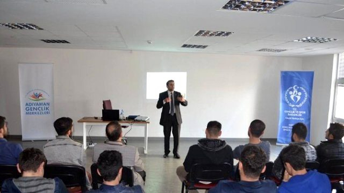 Kahta\'da Öğrencilere Motivasyon Semineri Verildi