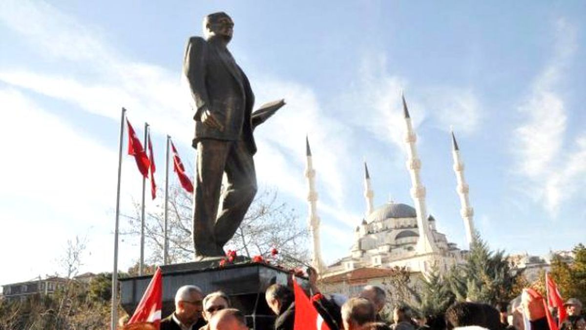 Kırıkkale\'de CHP\'den Şehitlere Saygı Yürüyüşü