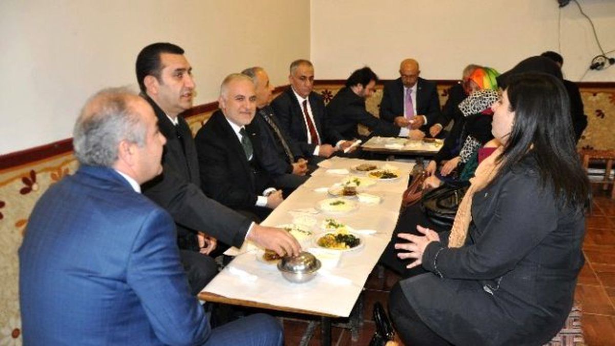 Kızılay Heyeti Muş\'ta
