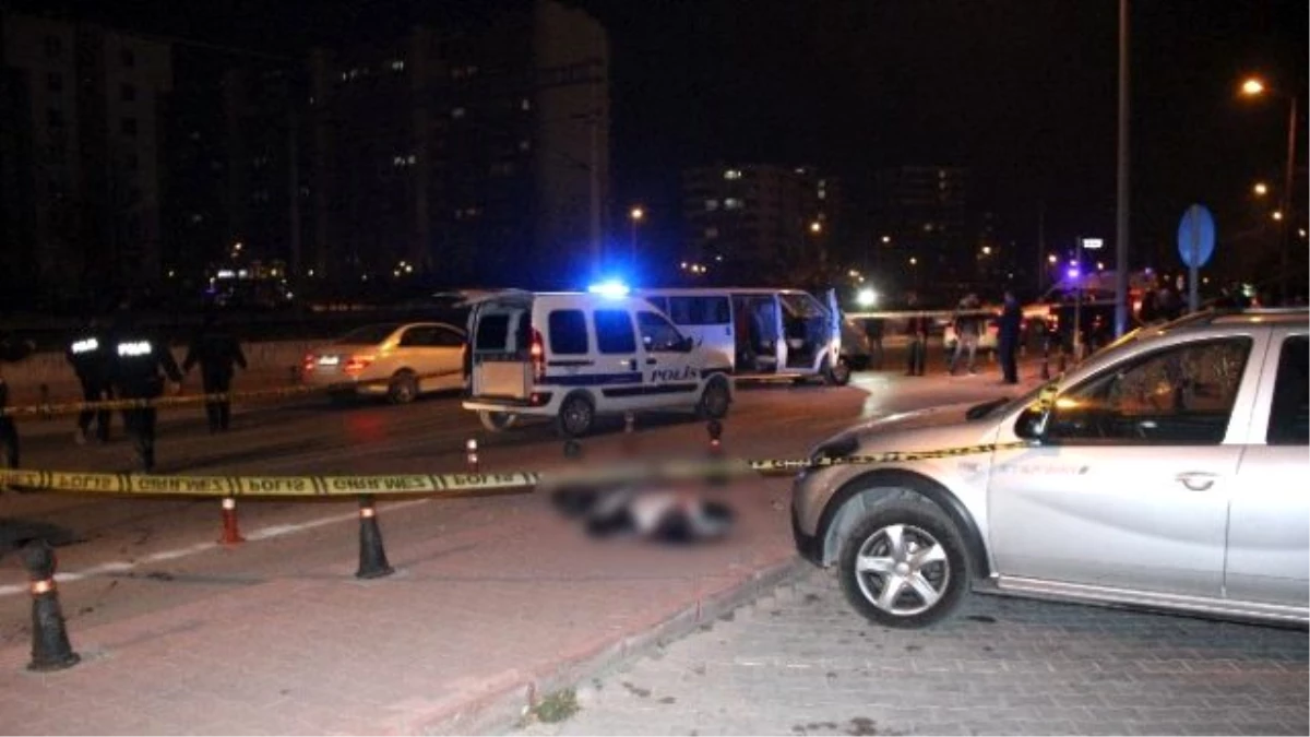 Konya\'da İki Kişi Sokak Ortasında Öldürüldü