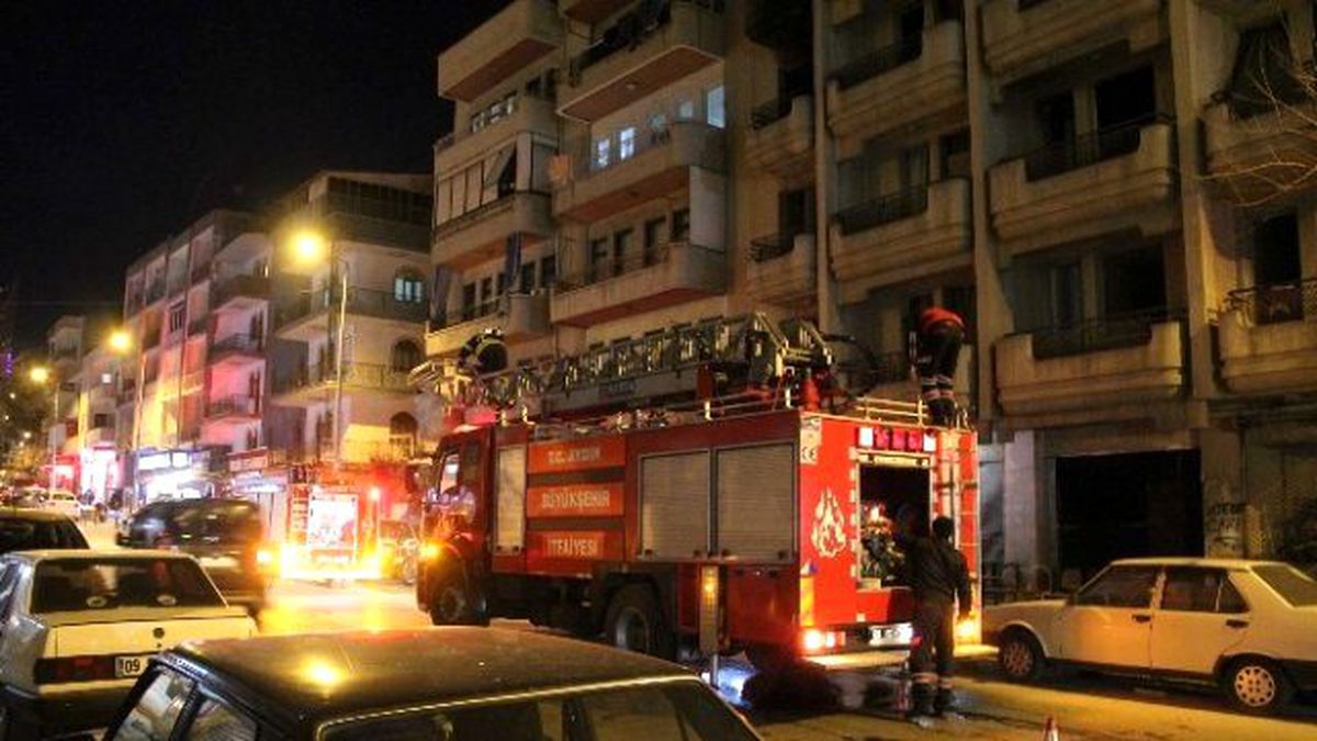 Kuşadası\'nda Otel Yangını