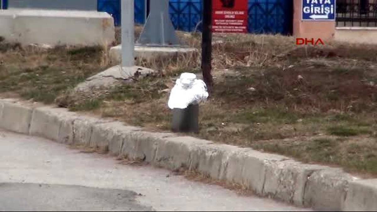 Kütahya Park Halindeki Otomobil Apartman Bahçesine Uçtu