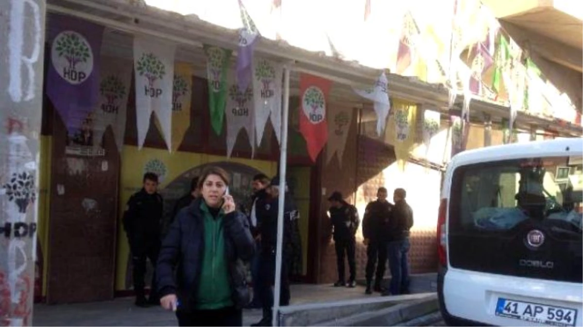Adana ve Kocaeli\'de PKK Operasyonu: HDP\'li İlçe Başkanları Gözaltında
