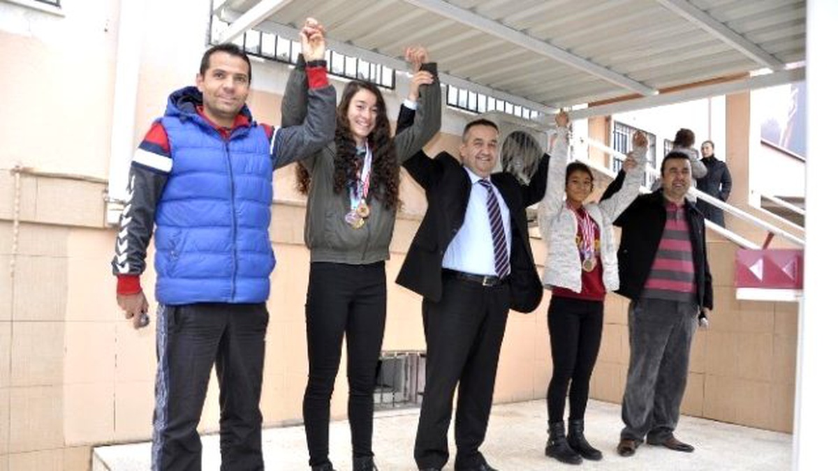 Şampiyonların Lisesinde Altın Töreni Coşkusu