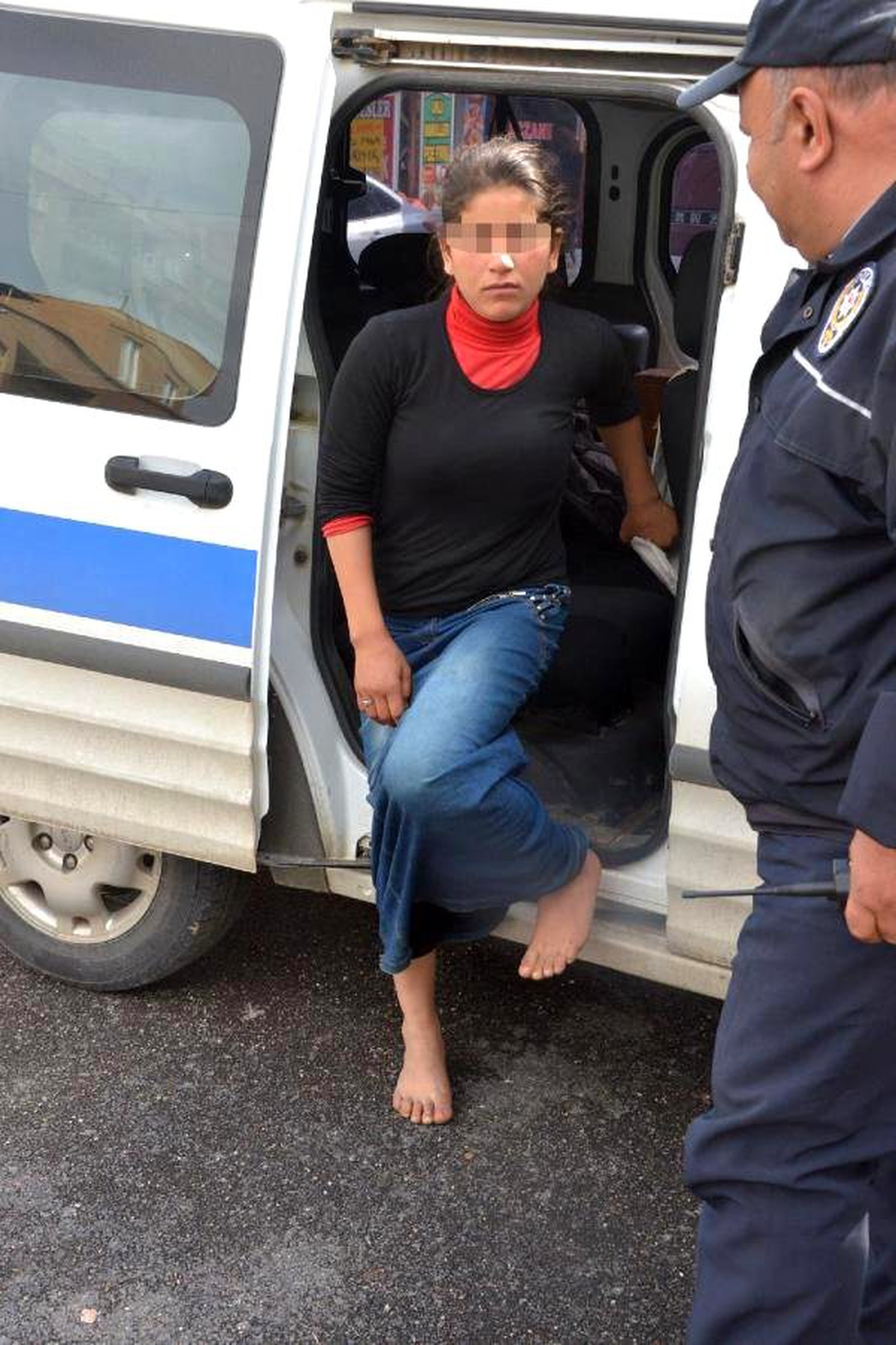 Suriyeli Semiha, Çıplak Ayakla 10 Kilometre Yürüyüp Polise Sığındı
