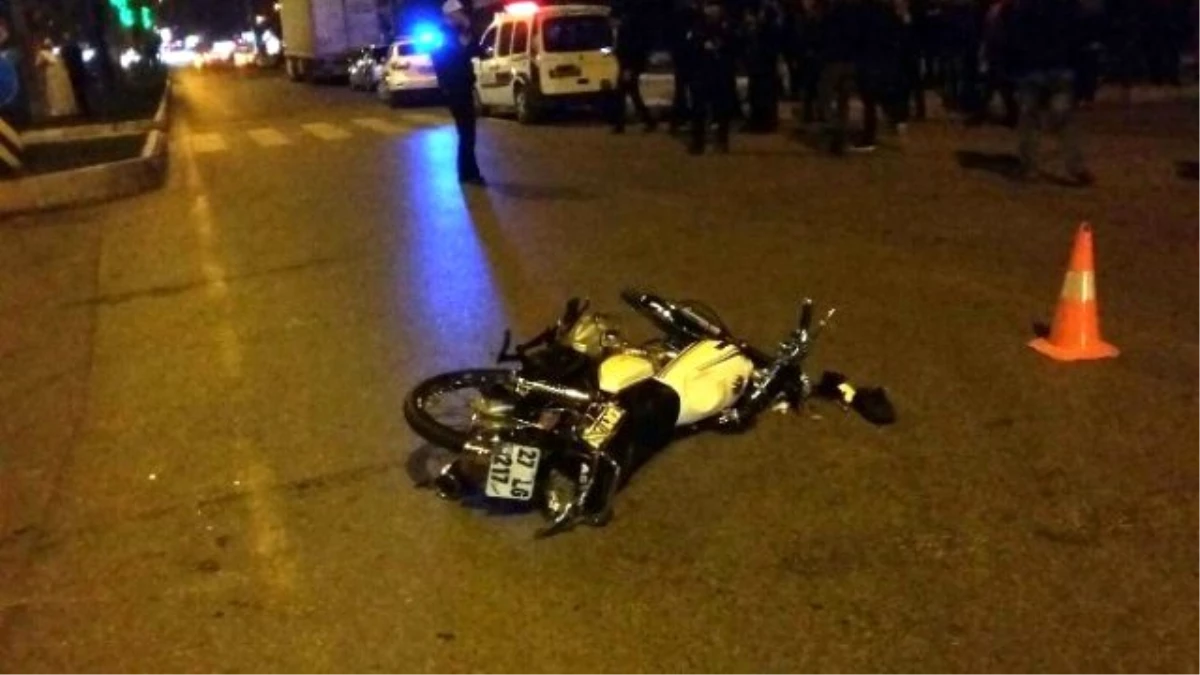 Tır\'ın Altında Kalan Motosiklet Sürücüsü Hayatını Kaybetti