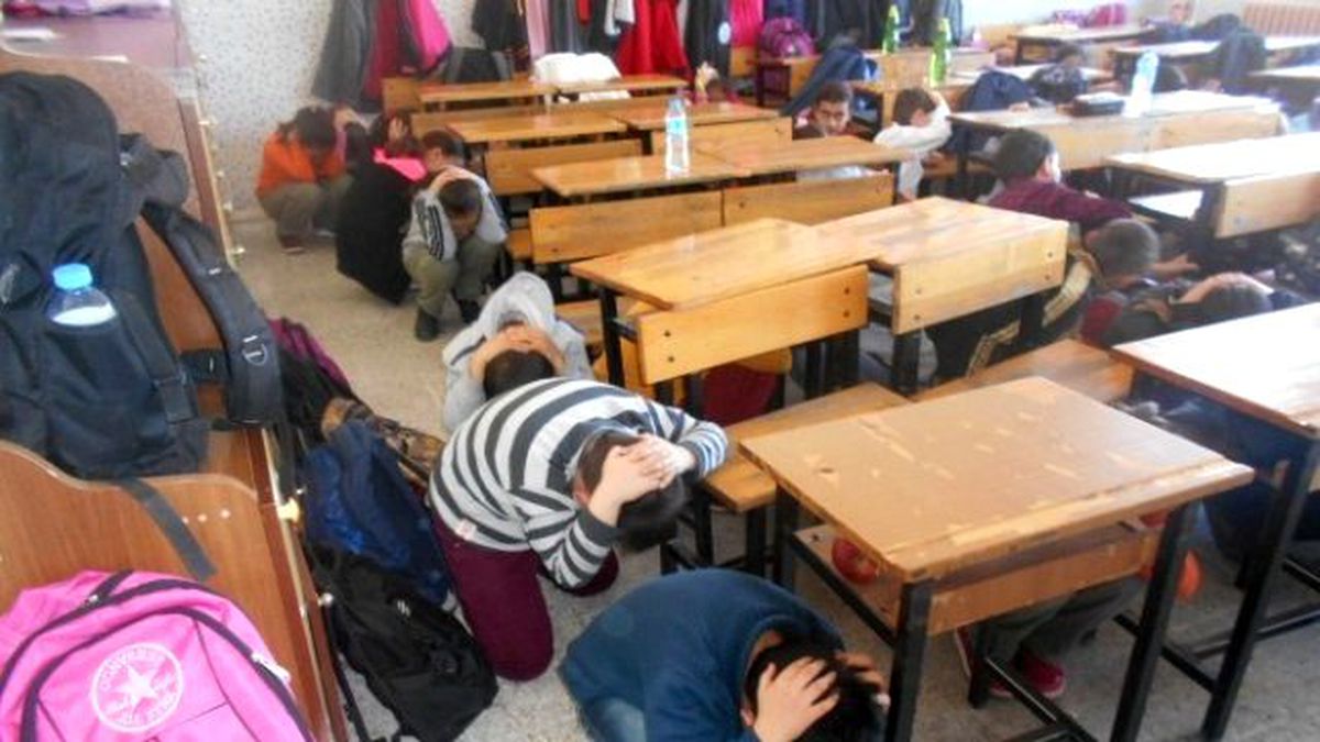 Afad\'dan Öğrencilere Tatbikat
