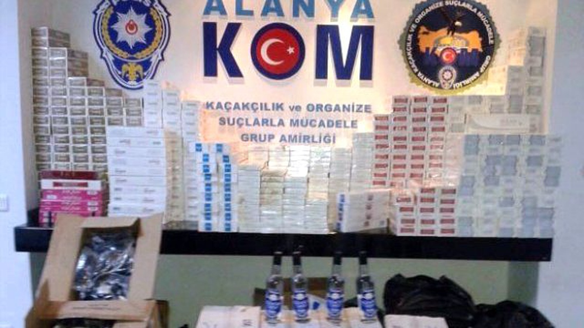 Alanya\'da Polis Kaçak İçkiye Geçit Vermiyor