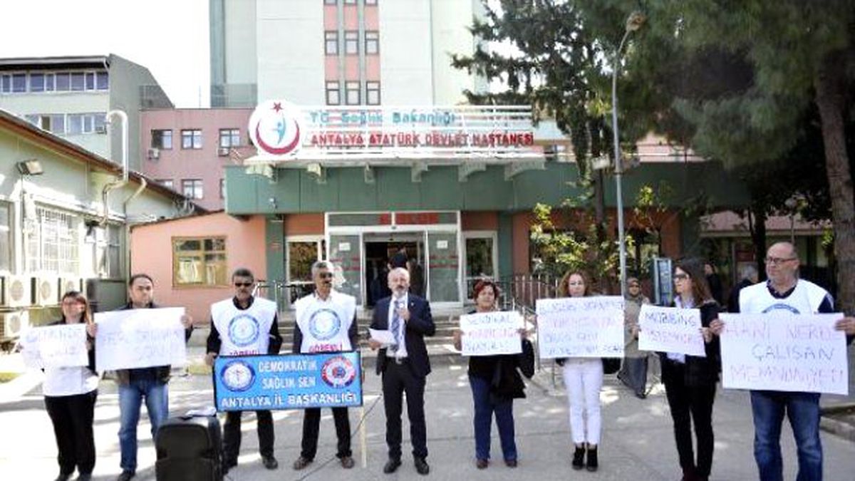 Antalya\'da Sendikadan Hastane Yönetimine Kırmızı Kart