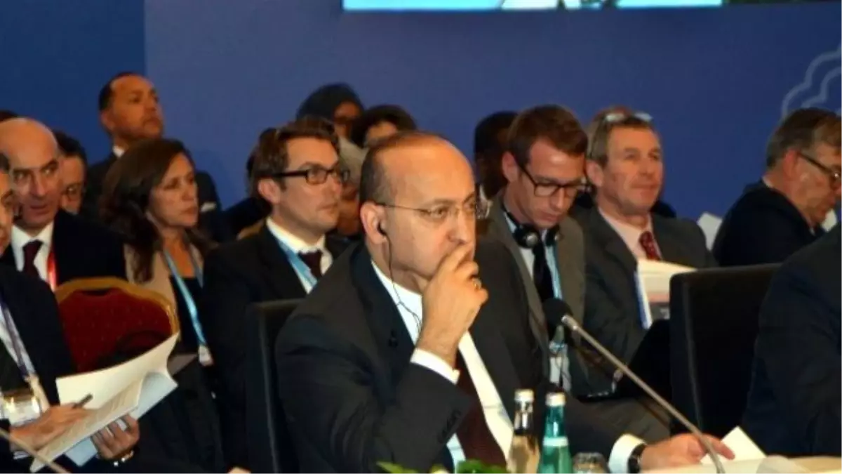 Başbakan Yardımcısı Akdoğan: "Savaşın ve Krizin İçerisinde Unutulan Bir Şey Var, İnsan"