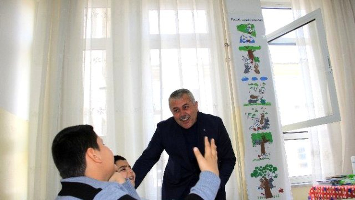 Başkan Toksoy Otizmli Öğrencileri Ziyaret Etti