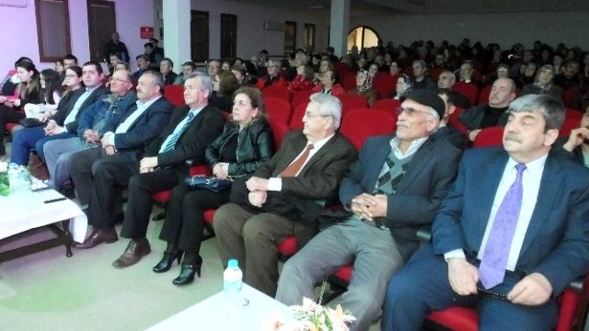 Burhaniye\'de Büyükşehir Korosu Coşturdu