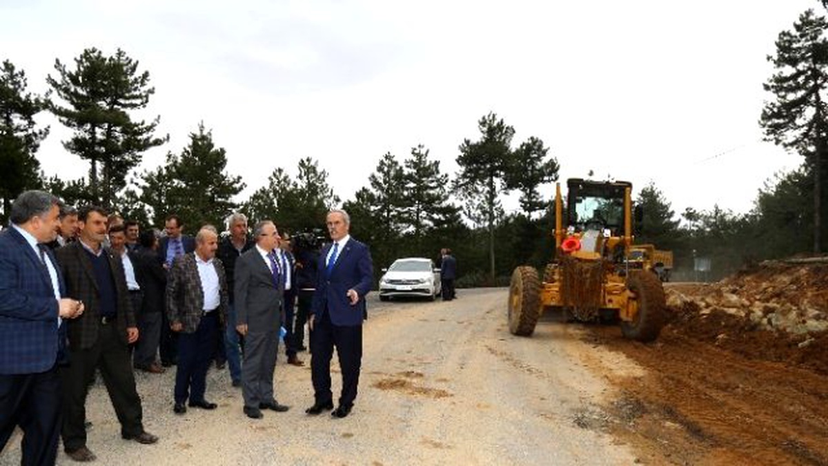 Büyükorhan\'da Köy Yolları Sıcak Asfaltla Buluşuyor