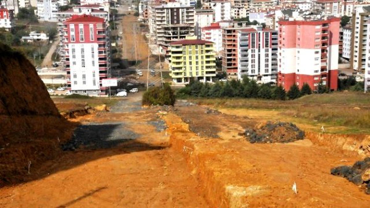 Büyükşehir Atakum\'un Yol Ağını Yeniliyor