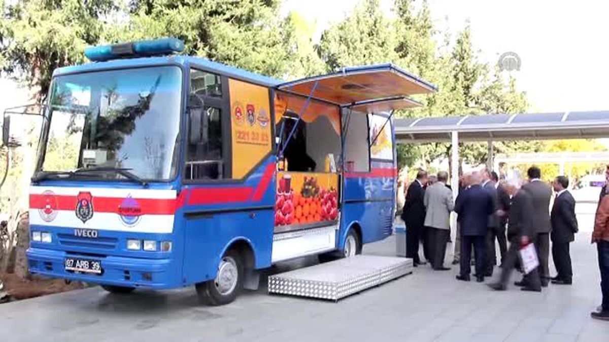 Cezaevi Aracı Mobil Büfeye Dönüştürüldü