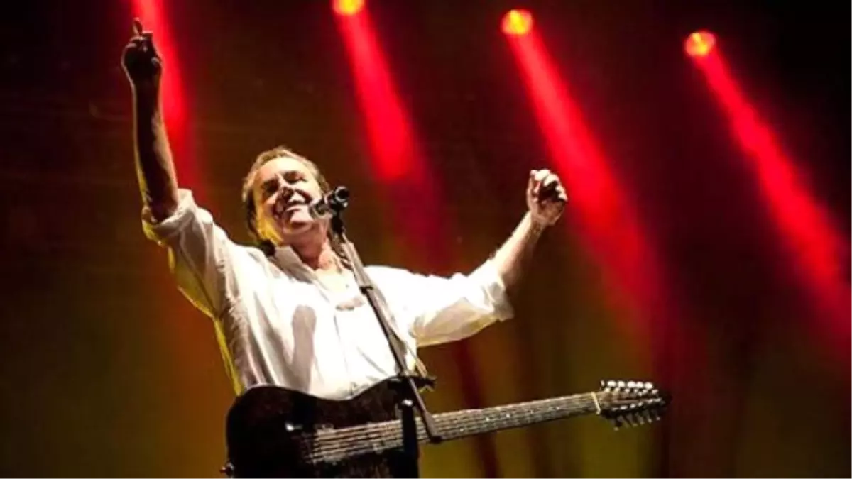 Chris de Burgh Comes To Istanbul