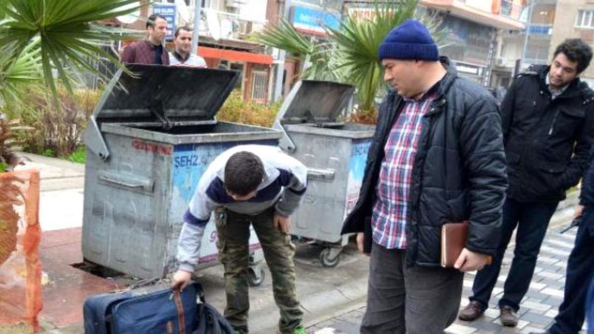 Çöpe Atılan Bavul Bomba Şüphesiyle Korkuttu